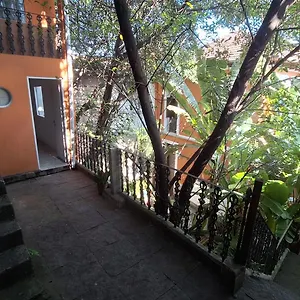 Casinha Laranja *