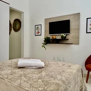 Just 2 Blocks From Copacabana Cozy & Convenient Retreat!